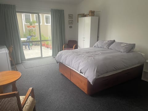 Queen size bed with all linen provided