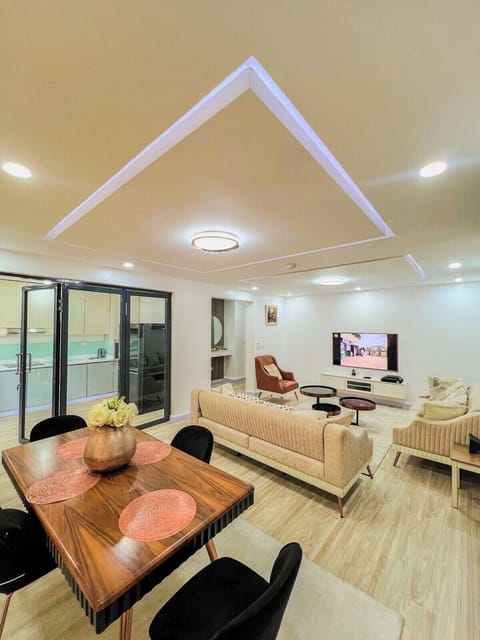 Apartment, 2 Bedrooms, Balcony, City View | Interior