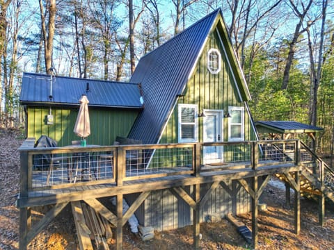 Welcome to The Lookout — a secluded retreat tucked away in the beautiful Daniel Boone National Forest.