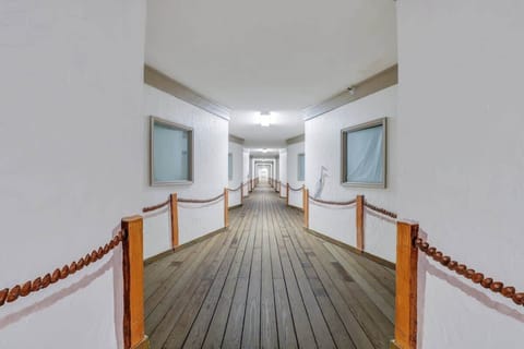 The entrance to the unit (indicated as room 320) features light grey walls.