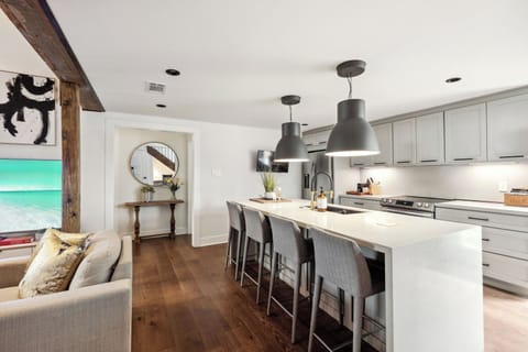 Sleek 9-ft Long, 32-In Deep Island With Seating for Four—Perfect For Gatherings