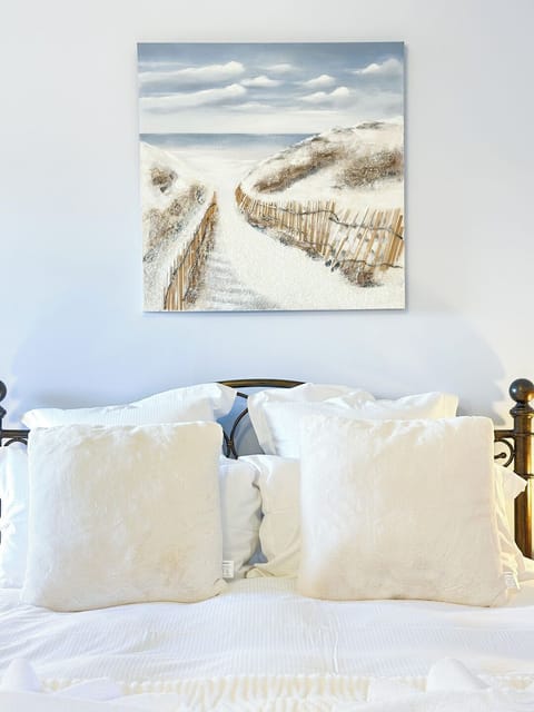 Superior Double Room | Hypo-allergenic bedding, in-room safe, desk, laptop workspace