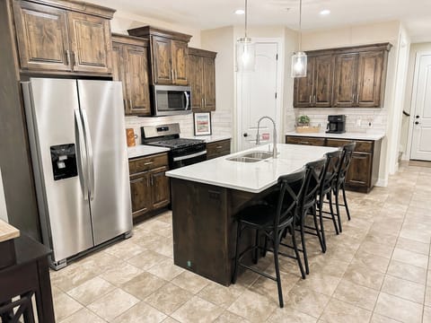 Newly renovated Kitchen, keurig duo coffee machine and complimentary coffee.
