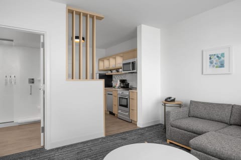 Premium bedding, desk, iron/ironing board, free WiFi