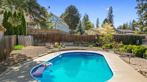 Great views of the pool from the deck, especially in the southern sun.