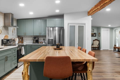 The kitchen has everything you need for a home cooked meal!