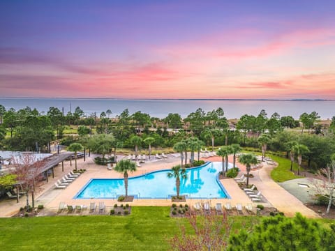Family-friendly heated pool with a shallow area for kids!