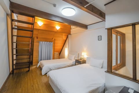 Family House, Non Smoking | 3 bedrooms, free WiFi, bed sheets