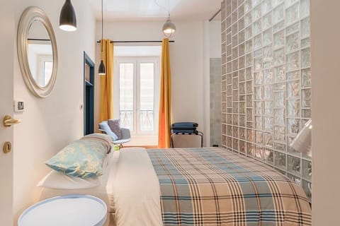 Standard Room | Minibar, desk, blackout drapes, iron/ironing board