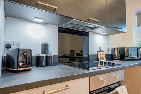 Sedlescombe Apartment, Rugby - Host & Stay