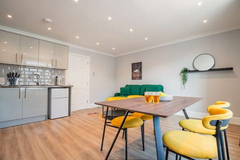 Bridge Street Penthouse Apartment, Evesham - Host & Stay