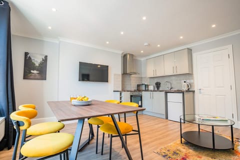 Bridge Street Penthouse Apartment, Evesham - Host & Stay