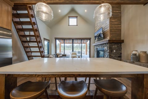 Cabin, Multiple Beds, Hot Tub, Mountain View (Wilderness Club Hideaway) | Interior