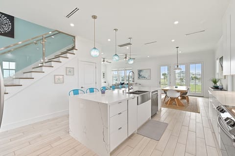 Fully Stocked Gourmet Kitchen