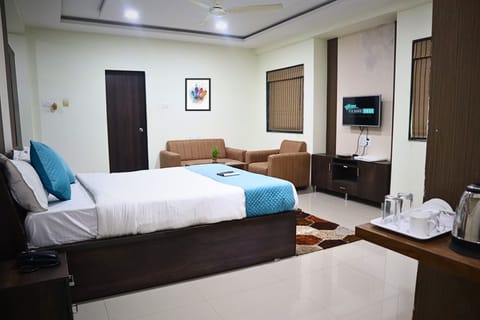 Classic Single Room, Private Bathroom | Desk, laptop workspace, free WiFi