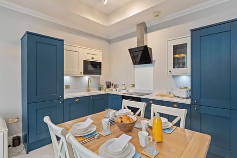 Swimming Pool, Sea Views, Gym, Tenby