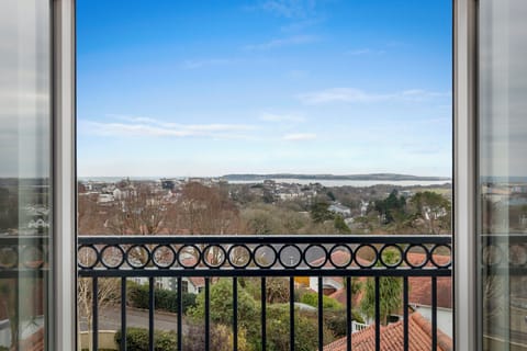 Swimming Pool, Sea Views, Gym, Tenby