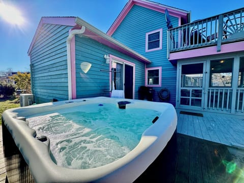 Soak under the stars in your own private hot tub - quiet & relaxing!