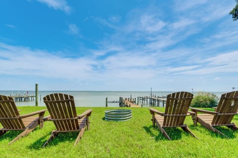 Hague Vacation Rental | 3BR | 1BA | 1 Step Required | 1,300 Sq Ft