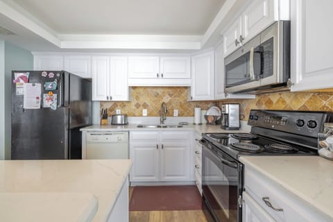 Kitchen with all appliances