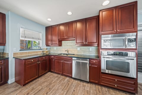 Fully Stocked Kitchen (2)