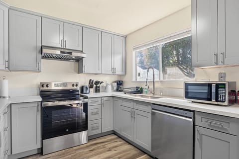 full-furnished kitchen