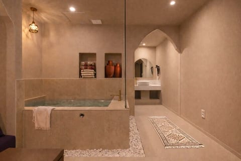 Family Spa | NAR | Private spa tub