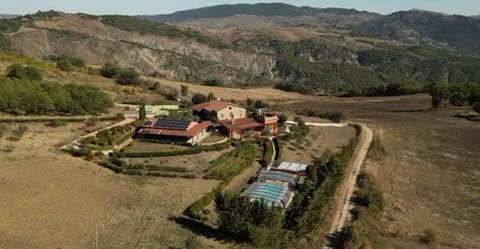 Amenities, Building Exterior, Garden, Main Entrance, Spring, Summer, Wellness