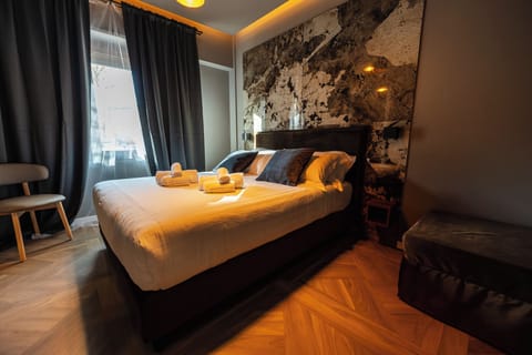 Superior Double Room, Private Bathroom | Desk, soundproofing, iron/ironing board (on request), WiFi (free)