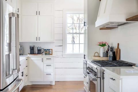 This kitchen has seen midnight snacks, charcuterie boards, and some serious breakfast spreads.