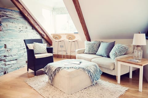 Apartment | Living area | TV