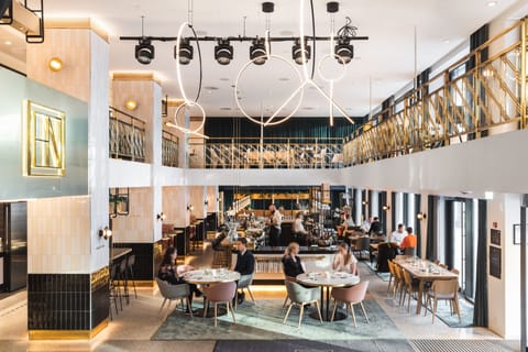 2 restaurants; breakfast, lunch, and dinner served