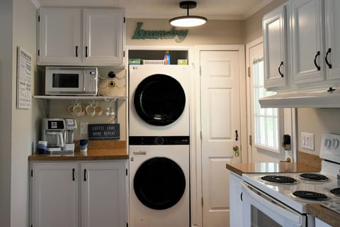 Great laundry area with complimentary pods