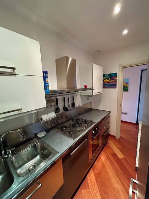 Kitchen with gas stowe