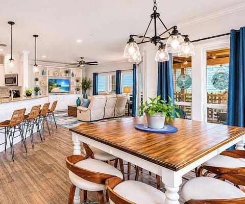 House, Multiple Beds, Balcony (Sunrise Paradise) | Dining