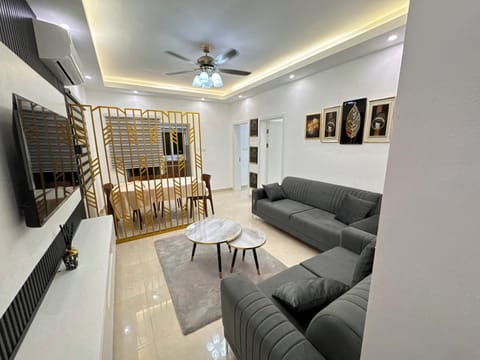 Deluxe Apartment, Balcony, Mountain View | Living room