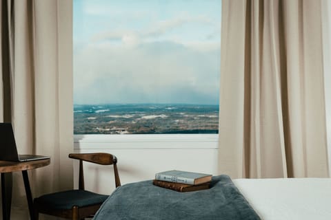 Panoramic Single Room, Valley View | Premium bedding, desk, cribs/infant beds, rollaway beds