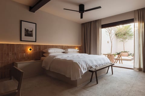 Junior Suite, 1 King Bed, Private Pool | Premium bedding, down comforters, Select Comfort beds, minibar