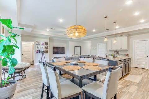 Navarre Vacation Rental | 2BR | 1BA | 1,935 Sq Ft | 2 Steps Required