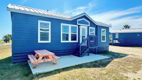 Brand New Modern Home on the Bay and close to the Beach!
