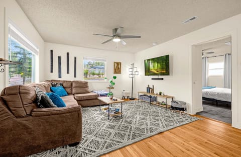 This warm, professionally designed home blends comfort with character, creating an inviting space for families and groups. *On the wall, you will notice the staves from whiskey barrels from a local producer!