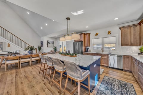 Large kitchen, dishwasher, gas stove top, Keurig drip pot & K-cup, etc