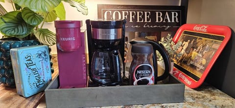 Coffee Lover's Dream! Espresso mashine, coffee and tea selection