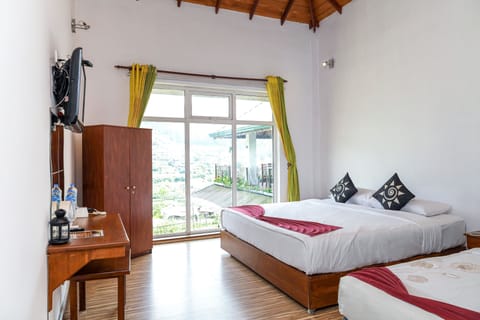 Deluxe Triple Room | In-room safe, WiFi (free)