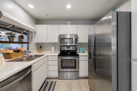 The fully equipped kitchen features stainless steel appliances.