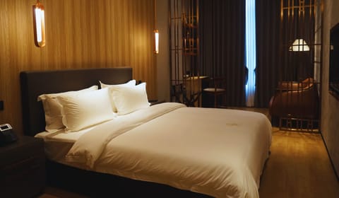Deluxe Single Room | In-room safe, desk, laptop workspace, iron/ironing board