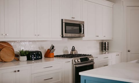 With top-notch appliances, tons of counter space, and a big island perfect for snacks, chats, or pancake flipping contests. 