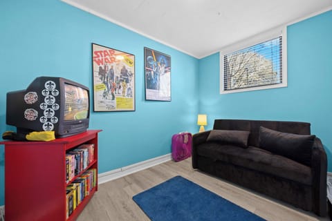 Living Area : Vibrant and cozy area to chill!