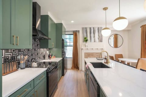 Newly Remodeled, Fully Stocked Kitchen w/Large island and breakfast nook