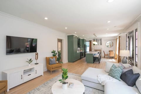 Spacious + Elegant Living Room w/TV